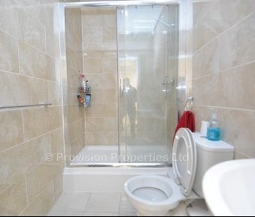 9 Bedroom Student House Leeds - Photo 4