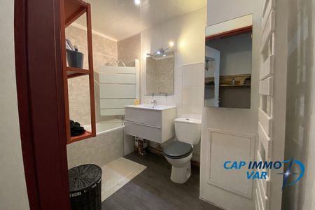 Location Appartement 1 pièce 31m² ST CYR SUR MER 83270 - Photo 3