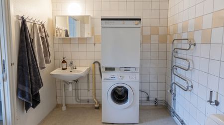 Ljus och mysig tvåa en trappa upp – hiss, fiber och bekvämt läge! - Foto 5