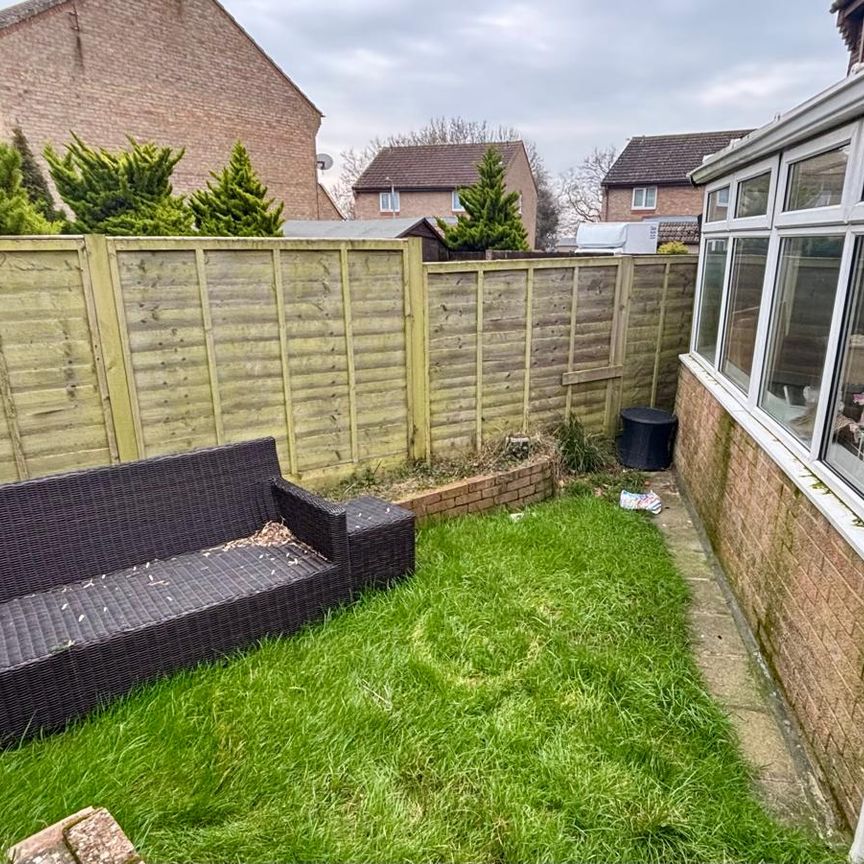 Bramley Road, Polegate - Two-bedroom Semi-detached house - Photo 1