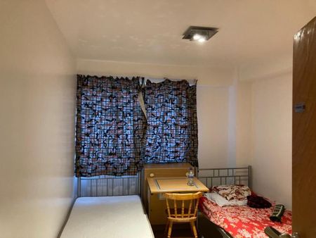 3 Bed Flat, Gales Gardens, E2 - Photo 4