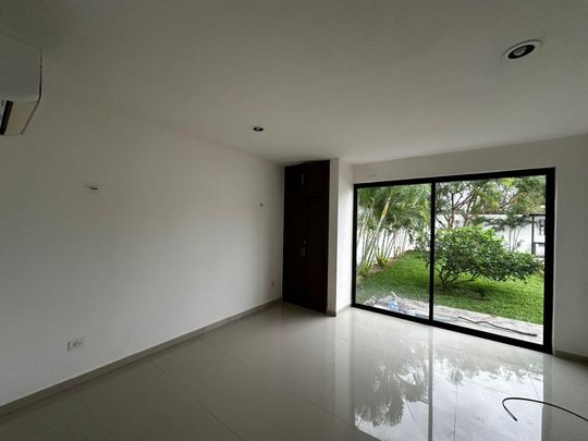 Casa de 4 recámaras, con amplio jardín y piscina. - Photo 1