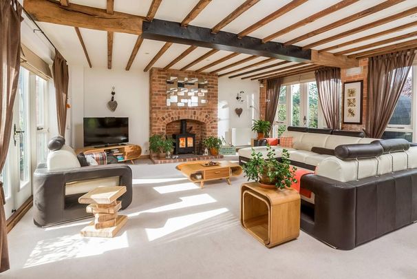 4 bedroom barn conversion to rent - Photo 1