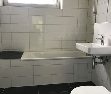 Moderne und großzügige 3-Zimmer-Wohnung mit Balkon - Photo 1