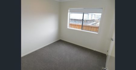 FOUR BEDROOM FAMILY HOME WITH LANDSCAPED GARDENS - Photo 2