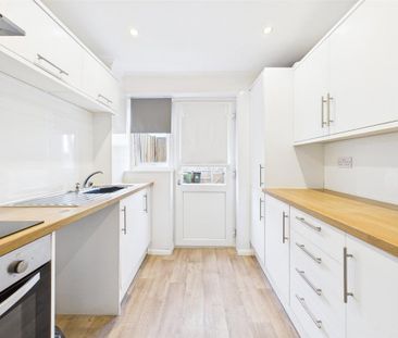 3 bedroom terraced house to rent - Photo 6