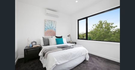 Beautiful Townhouse! - Photo 3