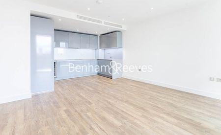 2 Bedroom flat to rent in Wandsworth Road, Nine Elms, SW8 - Photo 3