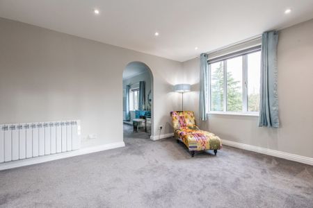 Saham Toney - Photo 5