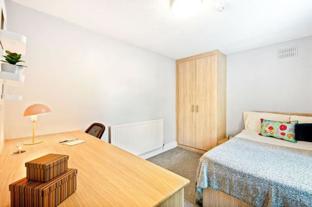 Estcourt Terrace, Headingley, LS6 3EY - Photo 1