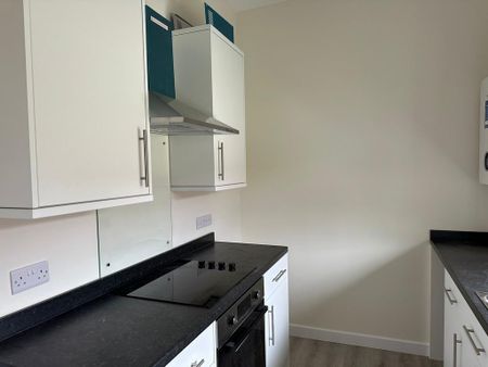 2 bedroom semi-detached house to rent - Photo 4