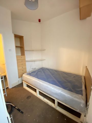 Studio Flat, Sheffield, S6 - Photo 2