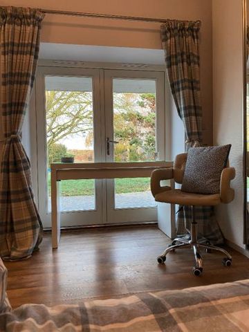 Detached annex - beautifully refurbished with parking and fibre broadband - Photo 3