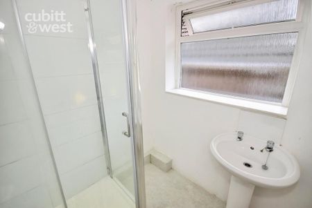 4 bedroom semi-detached house to rent - Photo 3