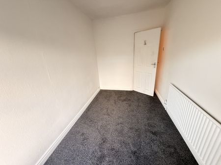 Bradley Lane, Standish, Wigan, WN6 0XF - Photo 5