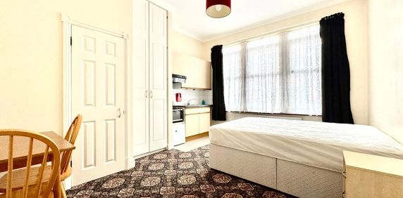 Room To Let - Photo 2