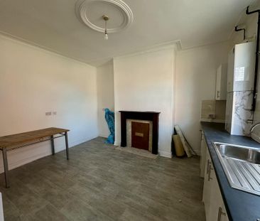 4 bedroom property to rent - Photo 1
