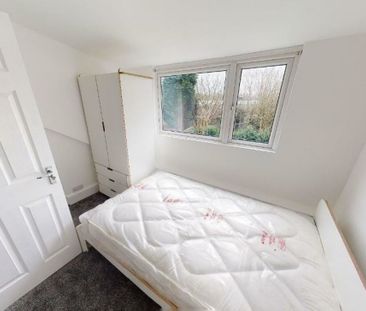 5 bed Semi-Detached House for Rent - Photo 3