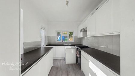 1 bedroom in a house share to rent - Photo 3