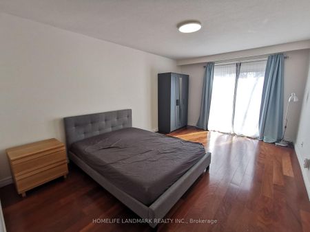 For Lease - 84 Harrington Crescent Unit# Middle, Toronto, Ontario - Photo 2