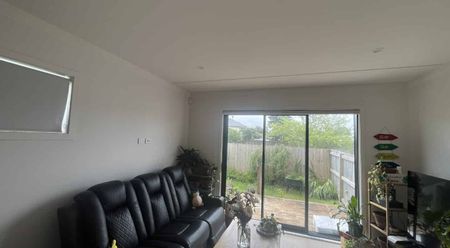 Easy central living! - Photo 2