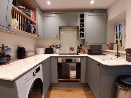 3 bedroom end of terrace house to rent - Photo 2