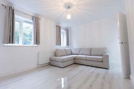 3 bedroom flat to rent - Photo 2