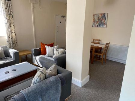 6 bedroom terraced house to rent - Photo 3