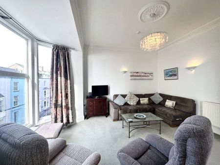 2 bedroom flat to rent - Photo 2