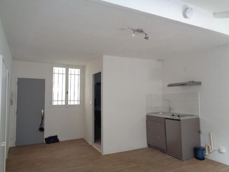Location Appartement 1 pièce 25m² DRAGUIGNAN 83300 - Photo 3