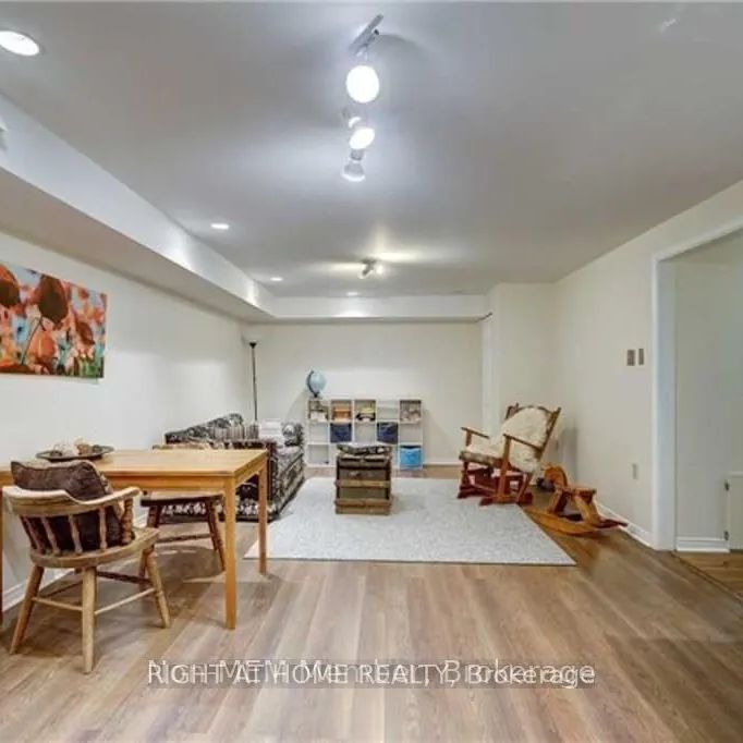 369 HICKLING Trail #Upper - Photo 1