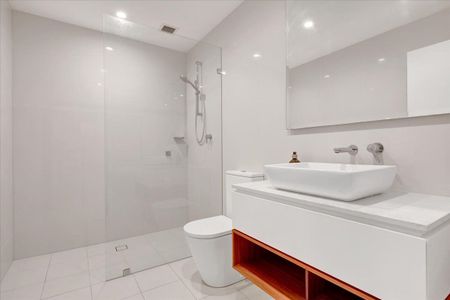 Immaculately maintained apartment with floorboards! - Photo 4