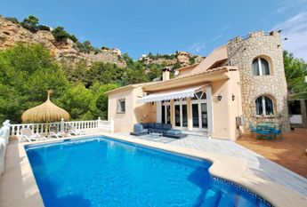 Villa for rent in Cumbre del Sol with 5 bedrooms