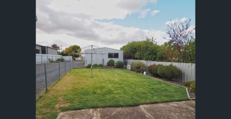Stylish West End 3 Bedroom Home - Photo 2