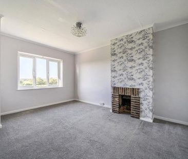 4 bedroom semi-detached house to rent - Photo 5