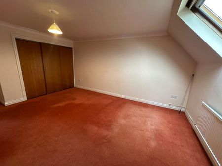 3 bedroom flat to rent - Photo 2
