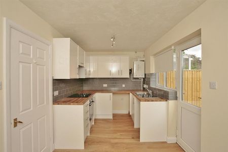 3 bedroom detached house to rent - Photo 2