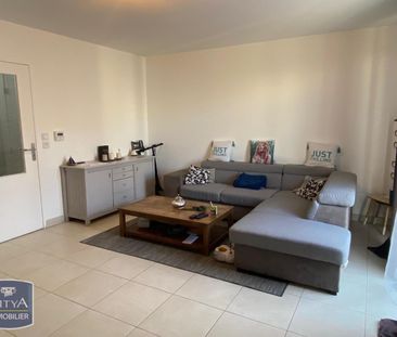 Location Appartement 4 pièces 75m² MONTFAVET 84140 - Photo 2