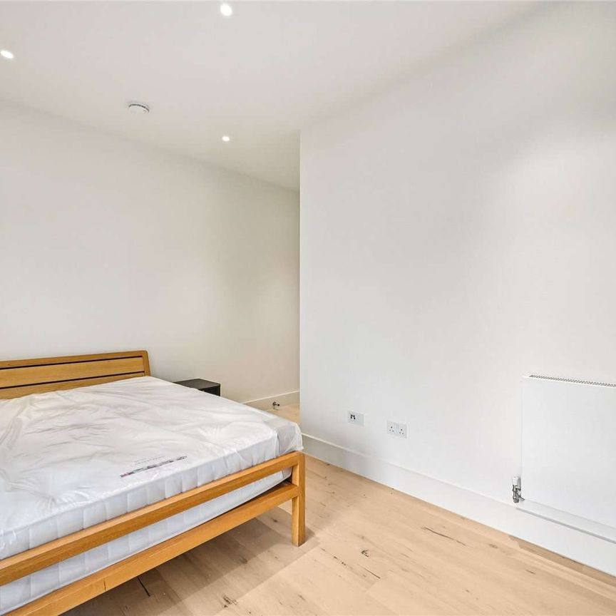 A spacious two bed apartment located in the heart of Waterloo. - Photo 1