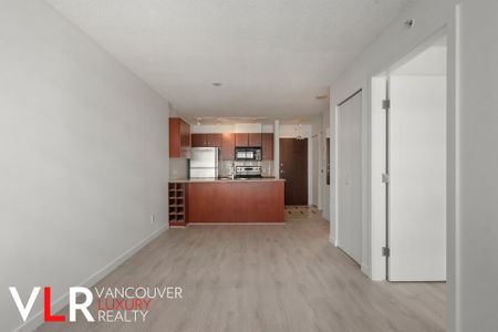 Condo in Downtown Vancouver, BC - Photo 3