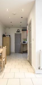 Price £800 pcm - Available Now - Furnished - Photo 4