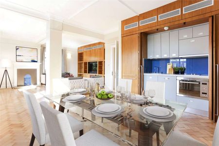 A two bedroom apartment offering open-plan living on a popular stretch of the Kings Road in Chelsea. - Photo 4