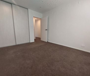 Modern Family Home - Photo 4