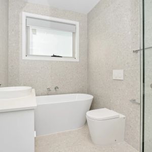 Immaculate Townhouse - Photo 2