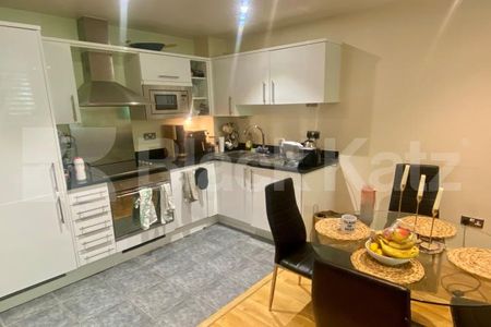 2 Bedroom, 2 bath, 1 reception Apartment - Photo 5