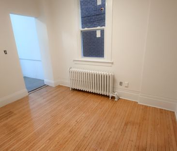 For Lease - 2469 Queen Street Unit# 1, Toronto, Ontario - Photo 4