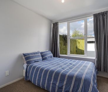 Three bedroom low-maintenance home - Photo 5