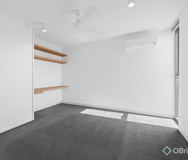 Light-Filled One Bedroom Apartment in Prime Location - Photo 3