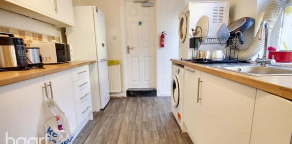 1 bedroom in a house share to rent - Photo 2
