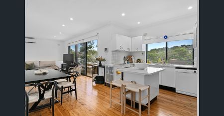 Peaceful family haven with stunning water vistas - Photo 5